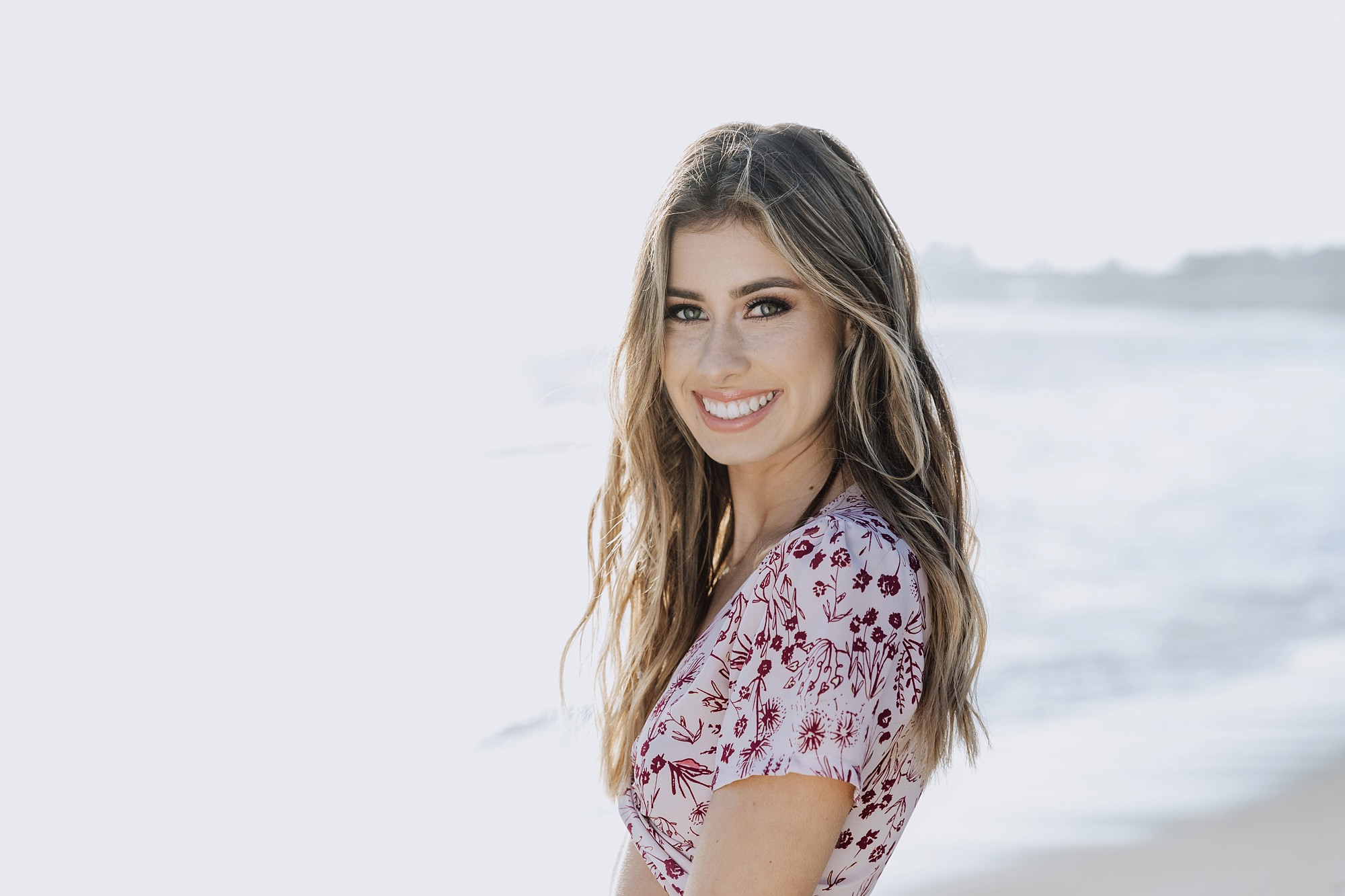 close up at the beach for senior portraits in southern california by tara rochelle